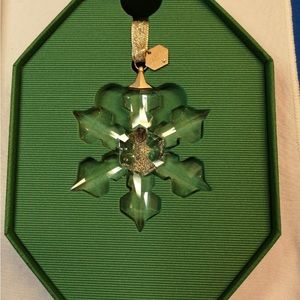 Swarovski Crystal 2022 Annual Edition Snowflake / Star Christmas Ornament